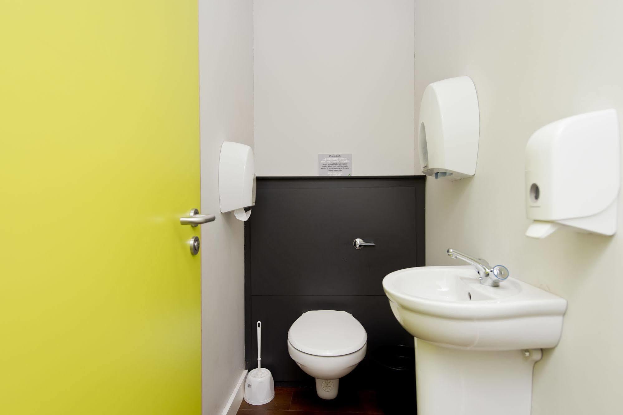 Yha Manorbier Hostel Tenby Ngoại thất bức ảnh