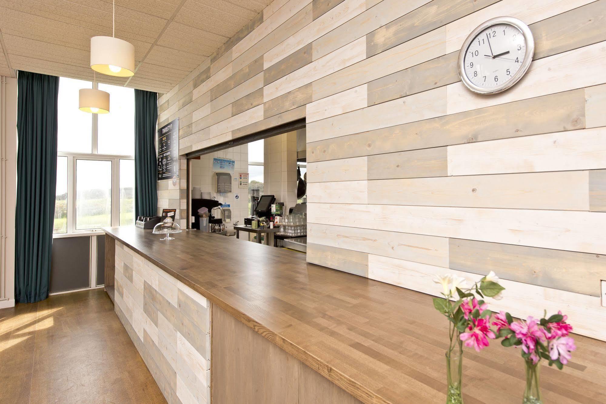 Yha Manorbier Hostel Tenby Ngoại thất bức ảnh