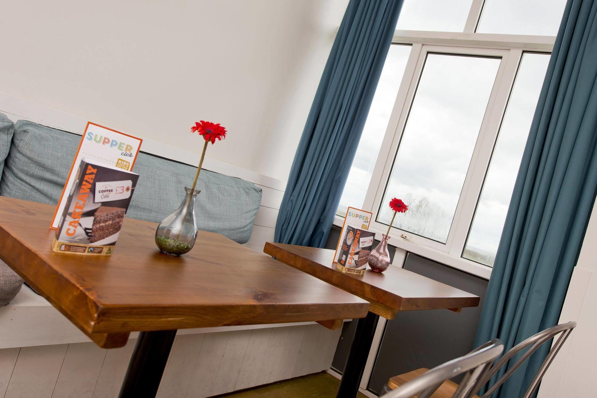 Yha Manorbier Hostel Tenby Ngoại thất bức ảnh